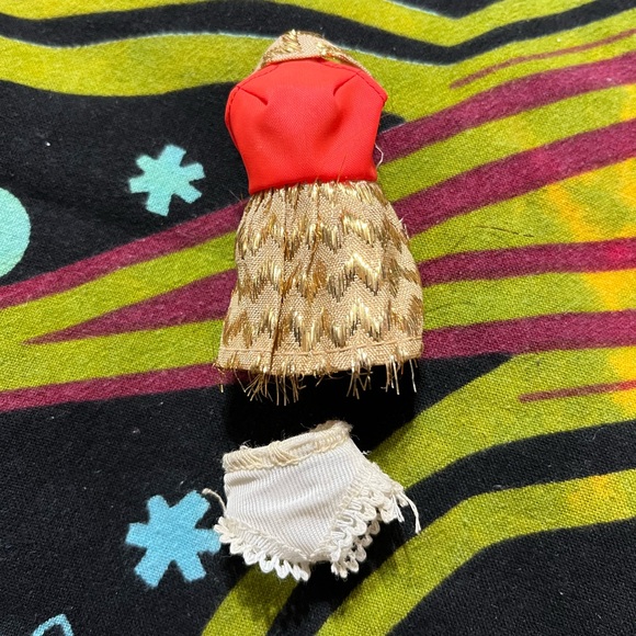 Vintage 1970’s Topper Dawn 6” Fashion Doll in Original Red and Gold Zigzag Dress - Picture 9 of 16